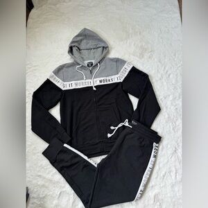 Itworks Black/grey White Zip up Joggers set